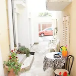Apartments Zara شقة زادار