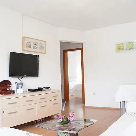 Apartments Zara דירה