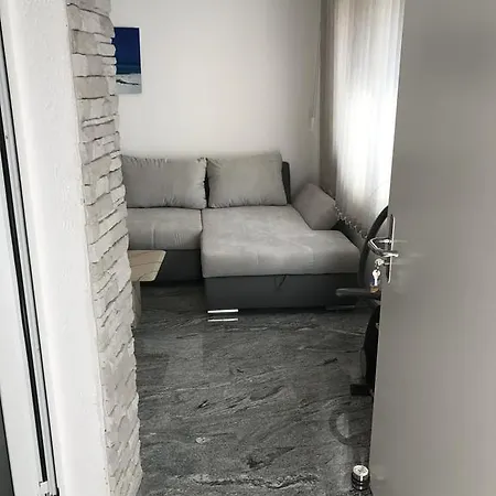 Apartments Zara דירה