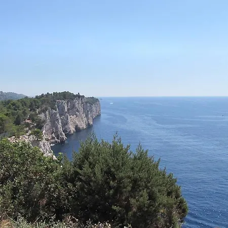 Apartments Zara דירה