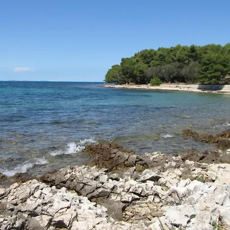 Apartments Zara דירה